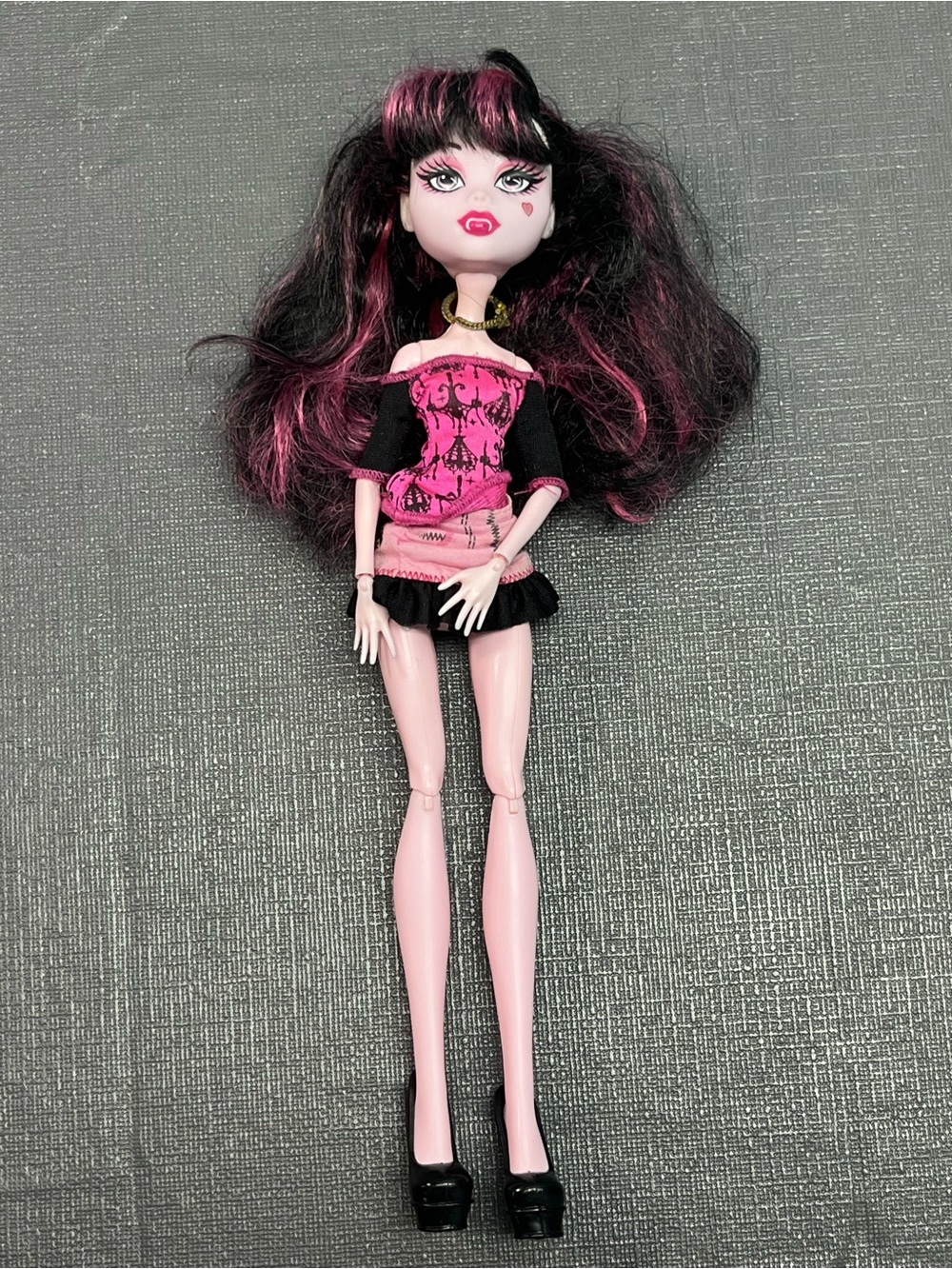 monster high Pink and Black Goth Fashion Doll